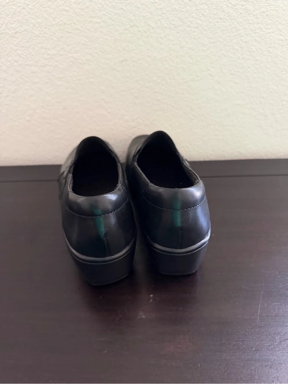 Clarks MaryGold Black Leather Slip-On Loafers for Women Size 8.5